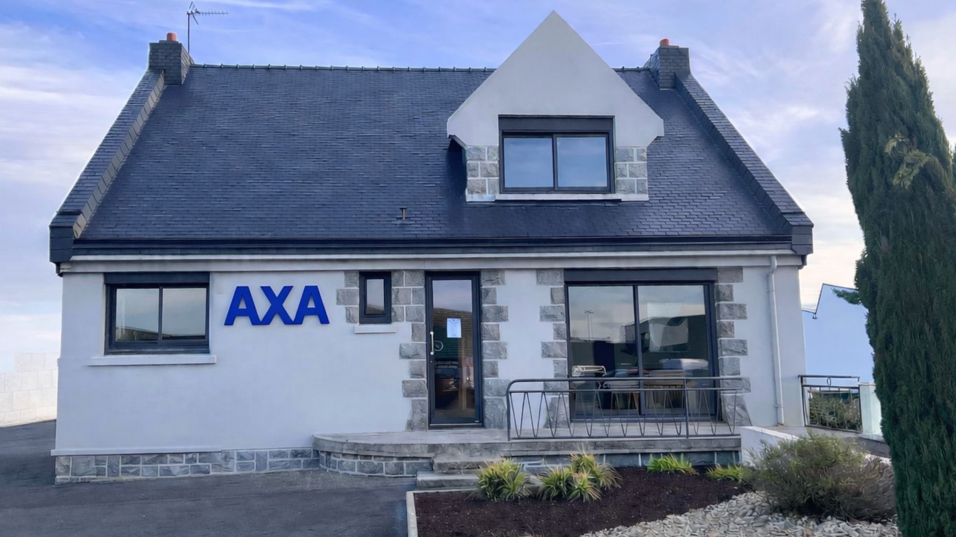 AXA